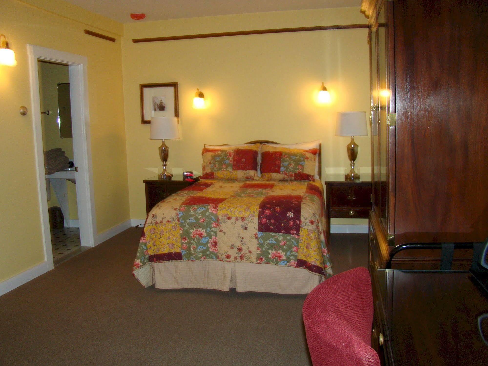 Belfast Breeze Inn Екстер'єр фото