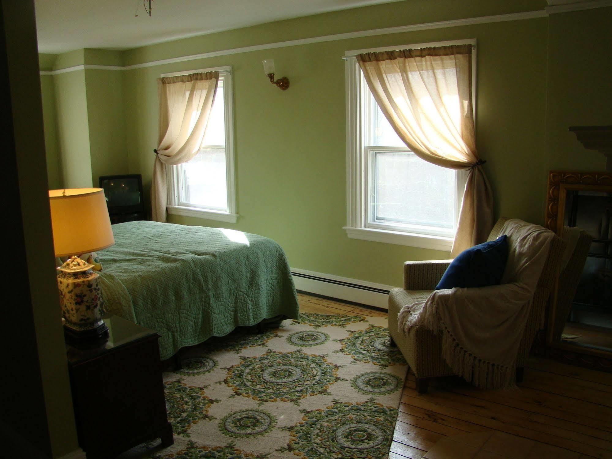 Belfast Breeze Inn Екстер'єр фото